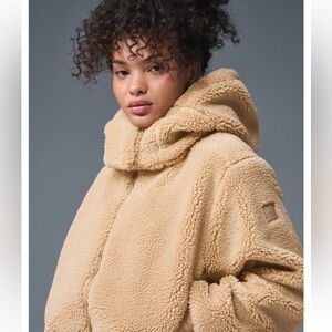 Alo Foxy Sherpa Jacket (M)